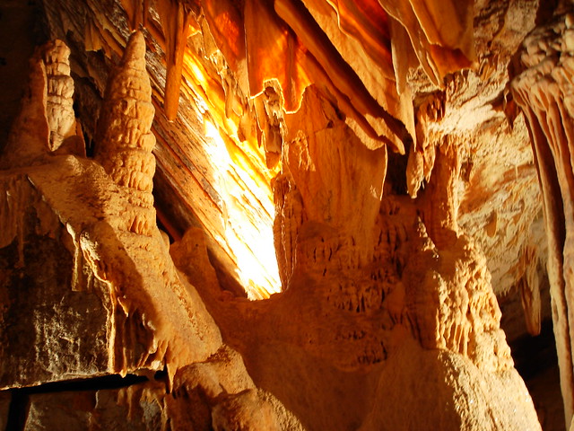 How Were the Jenolan Caves Formed?